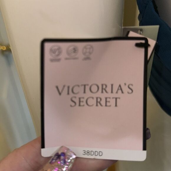 VICTORIA's SECRET MEDIUM SUPPORT SPORTS BRA - Picture 9 of 11